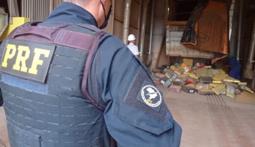 PRF apreende mais de 2,5 toneladas de maconha no Paraná.